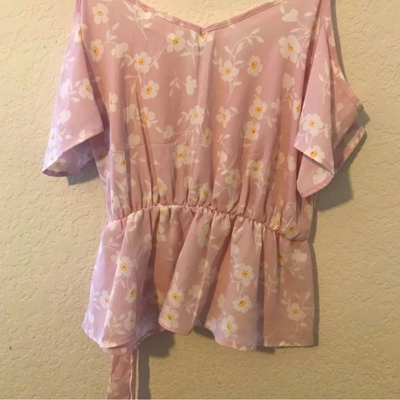 🛍️Floral, off-shoulder blouse_NWT👚 - Picture 2 of 3